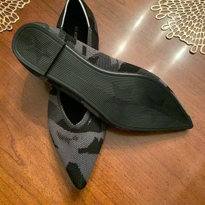 Awesome knit - washable flat  pointed toward shoe